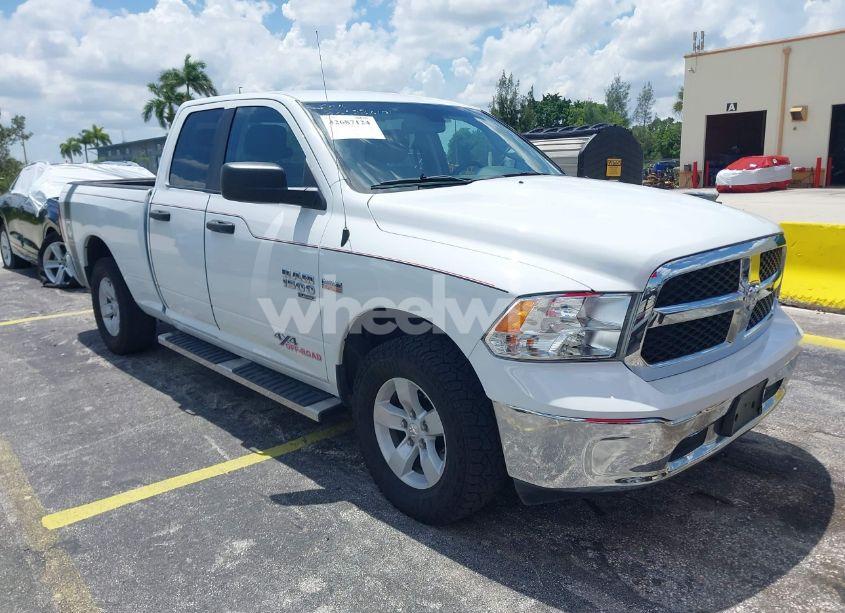 2019 Ram 1500 CLASSIC TRADESMAN 4X4 6'4 BOX (VIN 1C6RR7FT7KS725455) main photo