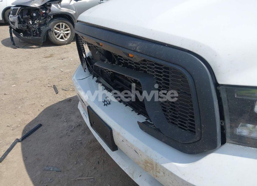 Photo 18 of 2018 Ram 1500 EXPRESS 4X4 6'4 BOX (VIN 1C6RR7FT8JS310353)