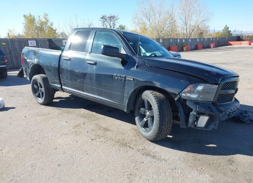 2017 Ram 1500 EXPRESS QUAD CAB 4X4 6'4 BOX (VIN 1C6RR7FT9HS575535) main photo