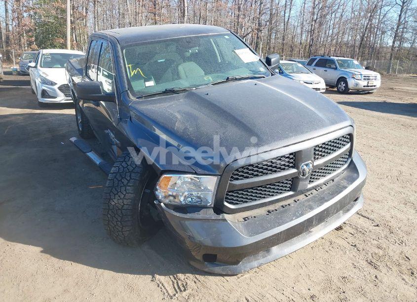 2017 Ram 1500 EXPRESS 4X4 6'4 BOX (VIN 1C6RR7FT9HS613278) main photo