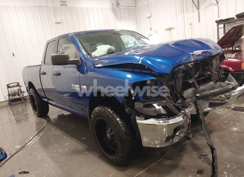 2017 Ram 1500 EXPRESS 4X4 6'4 BOX (VIN 1C6RR7FT9HS789070) main photo