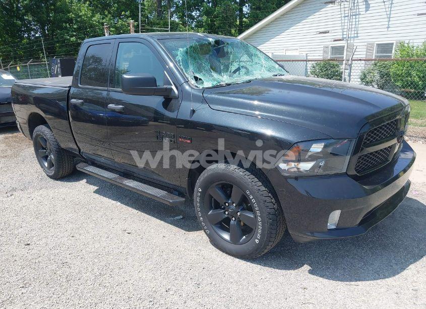 2018 Ram 1500 EXPRESS 4X4 6'4 BOX (VIN 1C6RR7FT9JS290131) main photo