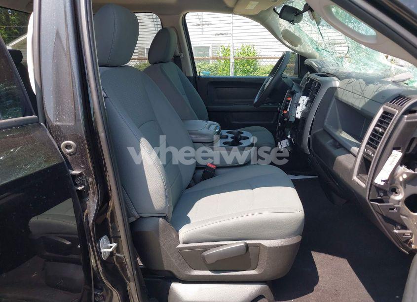 Photo 5 of 2018 Ram 1500 EXPRESS 4X4 6'4 BOX (VIN 1C6RR7FT9JS290131)