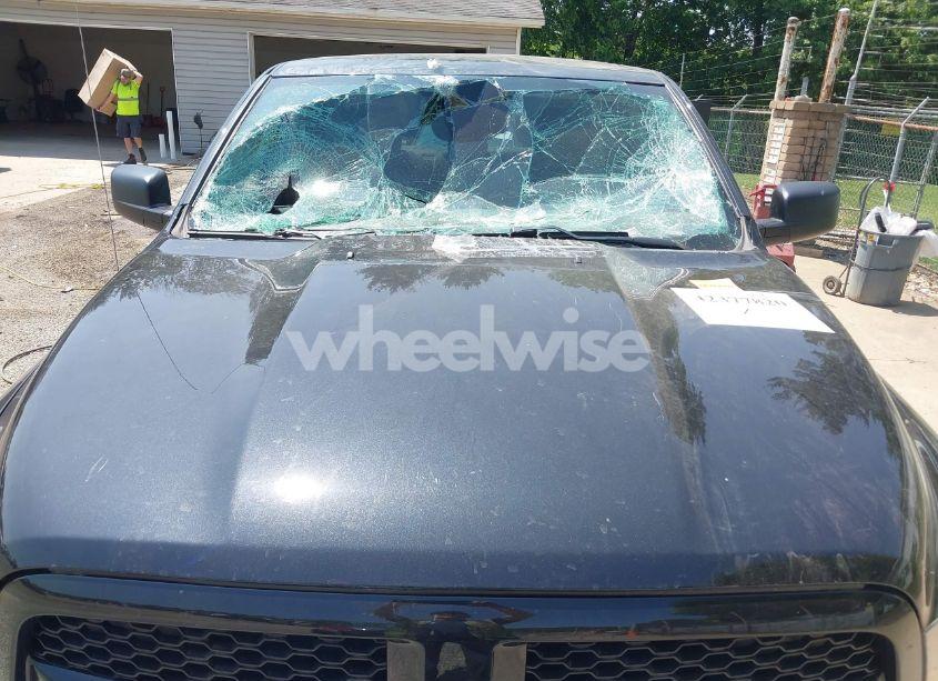 Photo 6 of 2018 Ram 1500 EXPRESS 4X4 6'4 BOX (VIN 1C6RR7FT9JS290131)