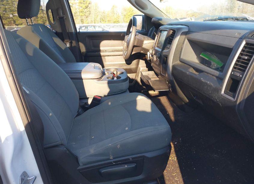 Photo 5 of 2019 Ram 1500 CLASSIC EXPRESS 4X4 6'4 BOX (VIN 1C6RR7FT9KS554224)