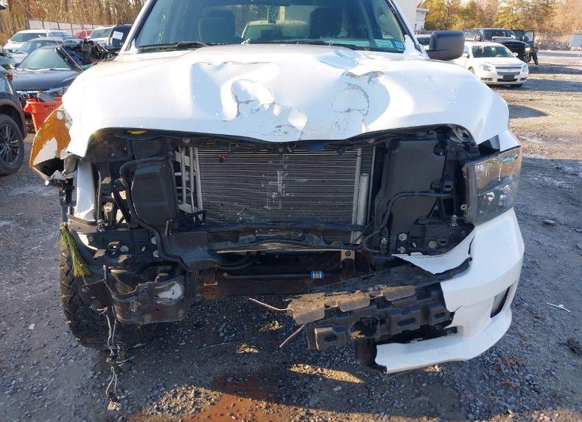 Photo 6 of 2019 Ram 1500 CLASSIC EXPRESS 4X4 6'4 BOX (VIN 1C6RR7FT9KS554224)