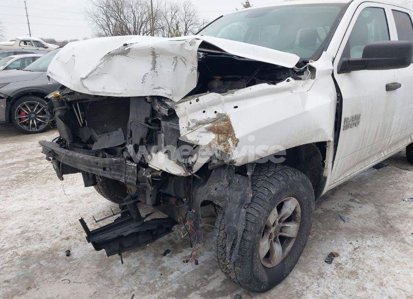 Photo 6 of 2018 Ram 1500 EXPRESS 4X4 6'4 BOX (VIN 1C6RR7FTXJS102362)