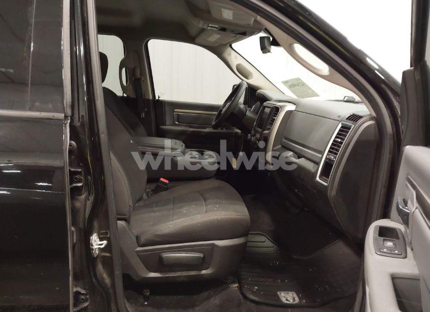 Photo 5 of 2019 Ram 1500 CLASSIC WARLOCK 4X4 6'4 BOX (VIN 1C6RR7GG1KS653296)