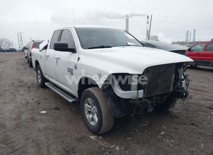 2019 Ram 1500 CLASSIC SLT 4X4 6'4 BOX (VIN 1C6RR7GGXKS582518) main photo