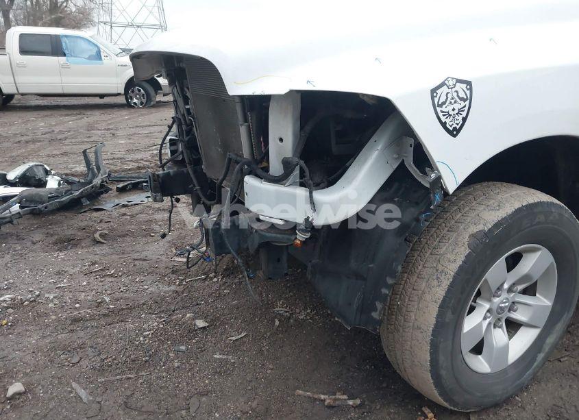 Photo 18 of 2019 Ram 1500 CLASSIC SLT 4X4 6'4 BOX (VIN 1C6RR7GGXKS582518)