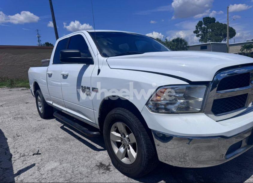 2019 Ram 1500 CLASSIC SLT 4X4 6'4 BOX (VIN 1C6RR7GT2KS591193) main photo