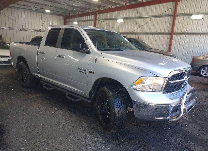 2017 Ram 1500 SLT 4X4 6'4 BOX (VIN 1C6RR7GT8HS526826) main photo
