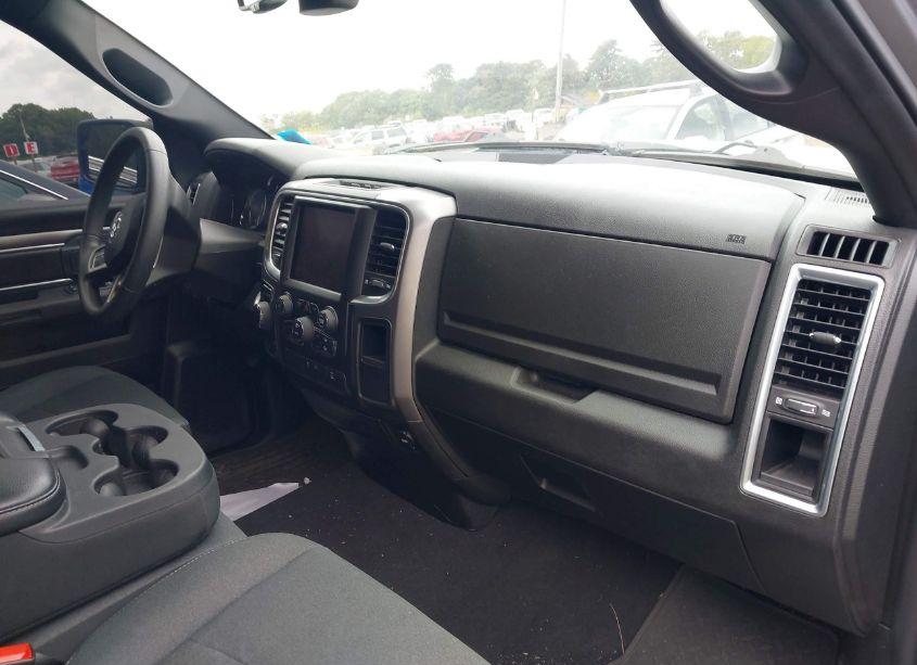 Photo 5 of 2022 Ram 1500 CLASSIC WARLOCK QUAD CAB 4X4 6'4 BOX (VIN 1C6RR7GTXNS122499)