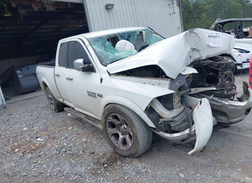 2017 Ram 1500 LARAMIE QUAD CAB 4X4 6'4 BOX (VIN 1C6RR7JT4HS544622) main photo