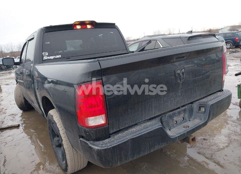 Photo 3 of 2018 Ram 1500 EXPRESS 4X4 5'7 BOX (VIN 1C6RR7KG2JS224643)