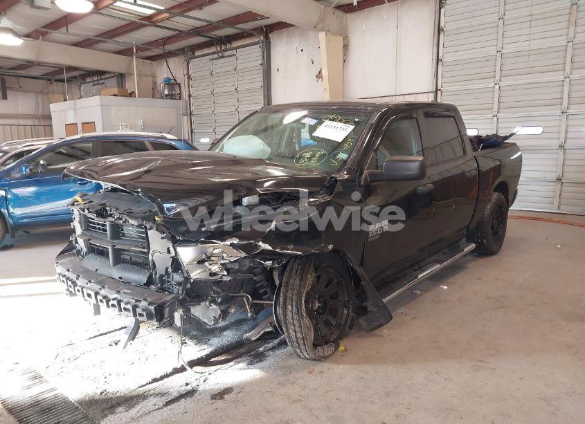 Photo 2 of 2019 Ram 1500 CLASSIC EXPRESS 4X4 5'7 BOX (VIN 1C6RR7KG3KS534804)