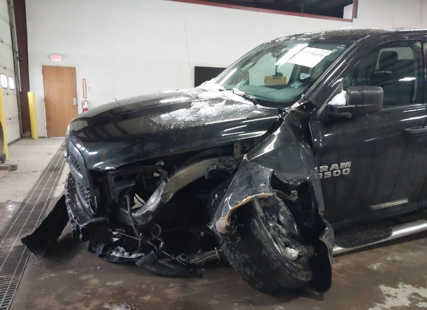 Photo 6 of 2018 Ram 1500 EXPRESS 4X4 5'7 BOX (VIN 1C6RR7KG4JS179379)