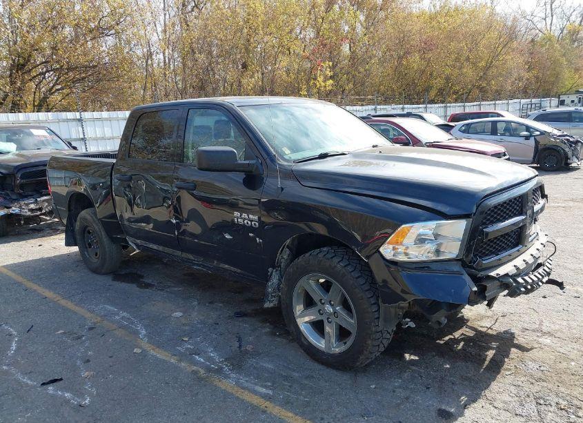 2017 Ram 1500 EXPRESS 4X4 5'7 BOX (VIN 1C6RR7KG7HS718118) main photo