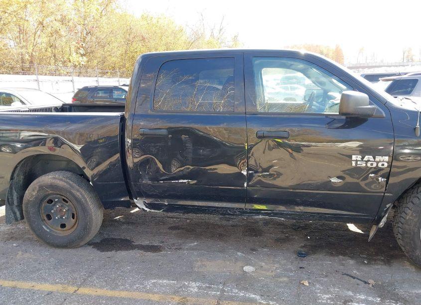 Photo 6 of 2017 Ram 1500 EXPRESS 4X4 5'7 BOX (VIN 1C6RR7KG7HS718118)