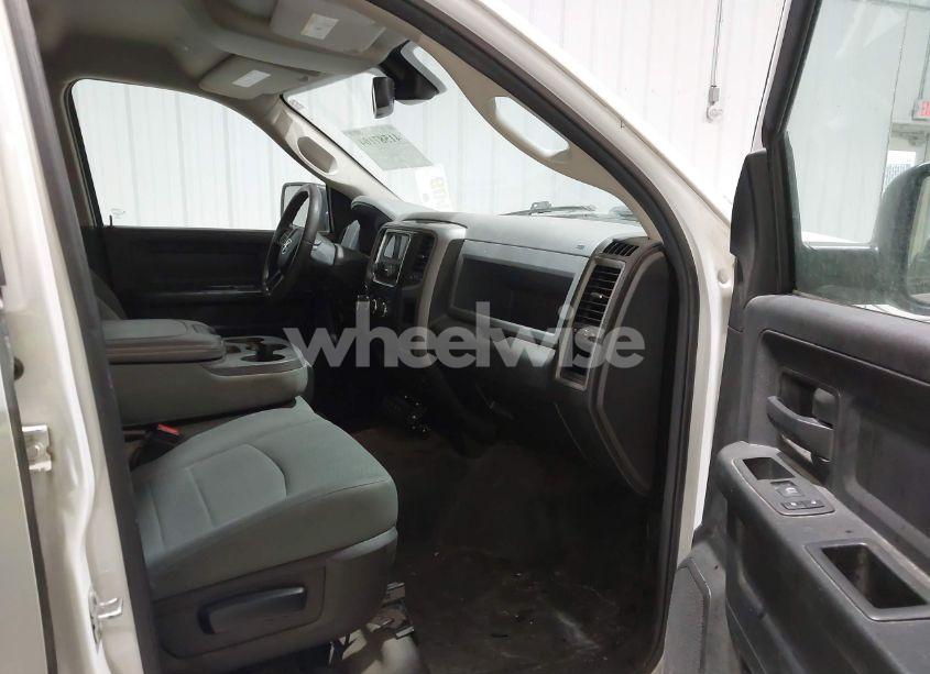 Photo 5 of 2019 Ram 1500 CLASSIC TRADESMAN 4X4 5'7 BOX (VIN 1C6RR7KGXKS746132)