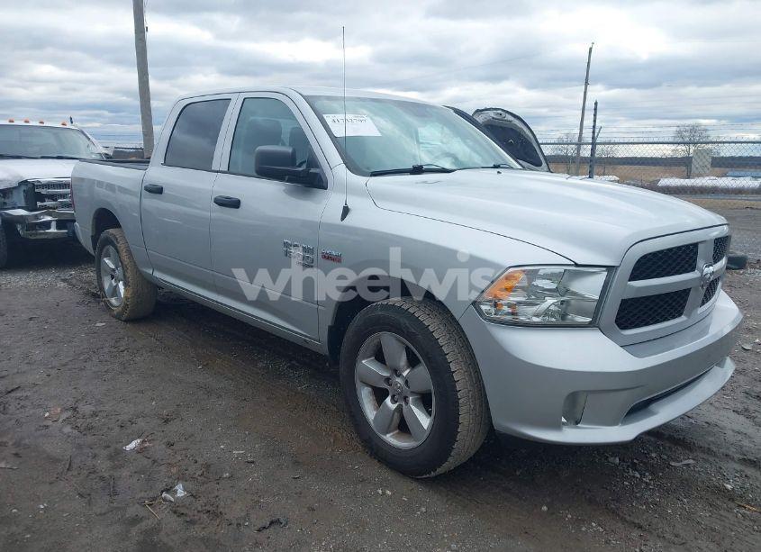 2019 Ram 1500 CLASSIC EXPRESS 4X4 5'7 BOX (VIN 1C6RR7KT0KS580815) main photo