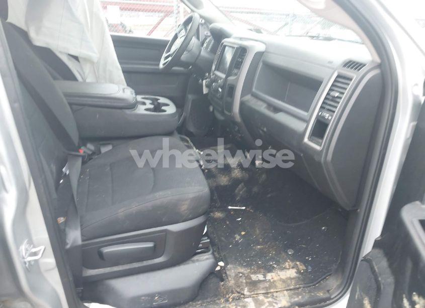 Photo 5 of 2019 Ram 1500 CLASSIC EXPRESS 4X4 5'7 BOX (VIN 1C6RR7KT0KS580815)