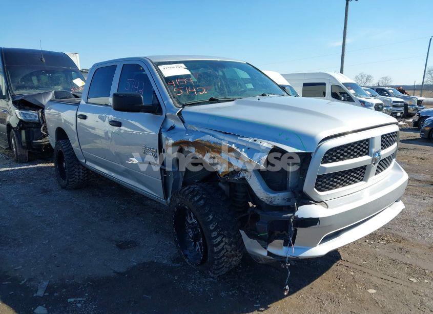 2018 Ram 1500 EXPRESS 4X4 5'7 BOX (VIN 1C6RR7KT4JS222745) main photo