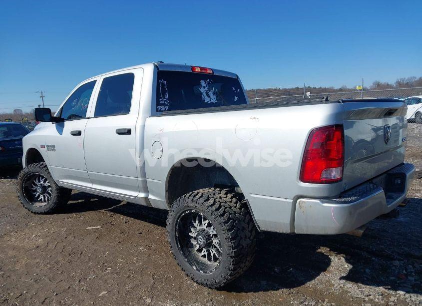 Photo 3 of 2018 Ram 1500 EXPRESS 4X4 5'7 BOX (VIN 1C6RR7KT4JS222745)