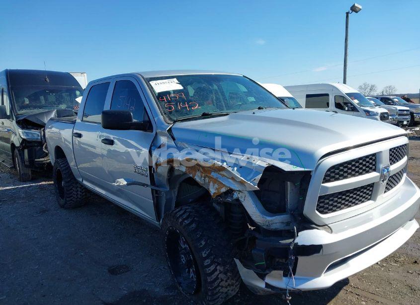 Photo 6 of 2018 Ram 1500 EXPRESS 4X4 5'7 BOX (VIN 1C6RR7KT4JS222745)