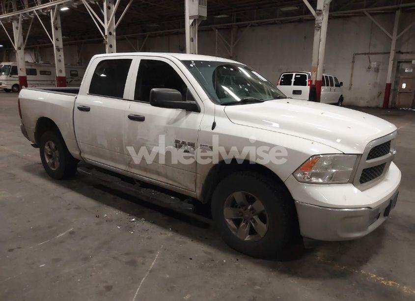 2019 Ram 1500 CLASSIC TRADESMAN 4X4 5'7 BOX (VIN 1C6RR7KT5KS500926) main photo