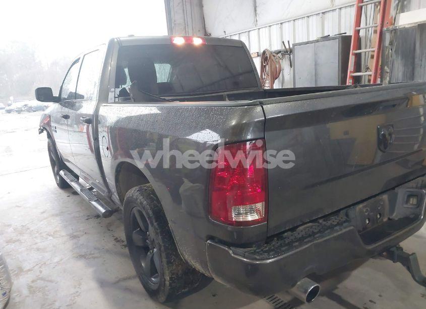 Photo 3 of 2018 Ram 1500 EXPRESS 4X4 5'7 BOX (VIN 1C6RR7KT7JS192172)