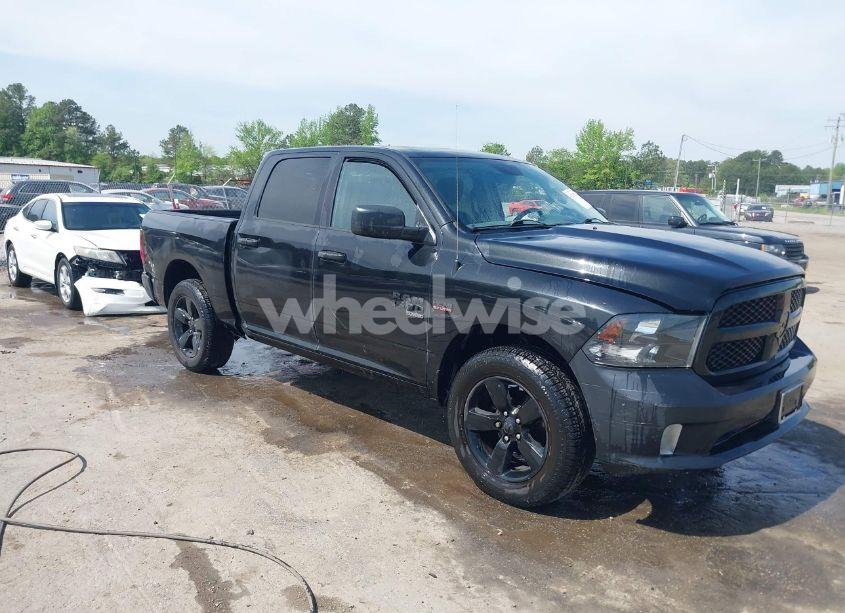 2019 Ram 1500 CLASSIC EXPRESS 4X4 5'7 BOX (VIN 1C6RR7KT7KS519977) main photo