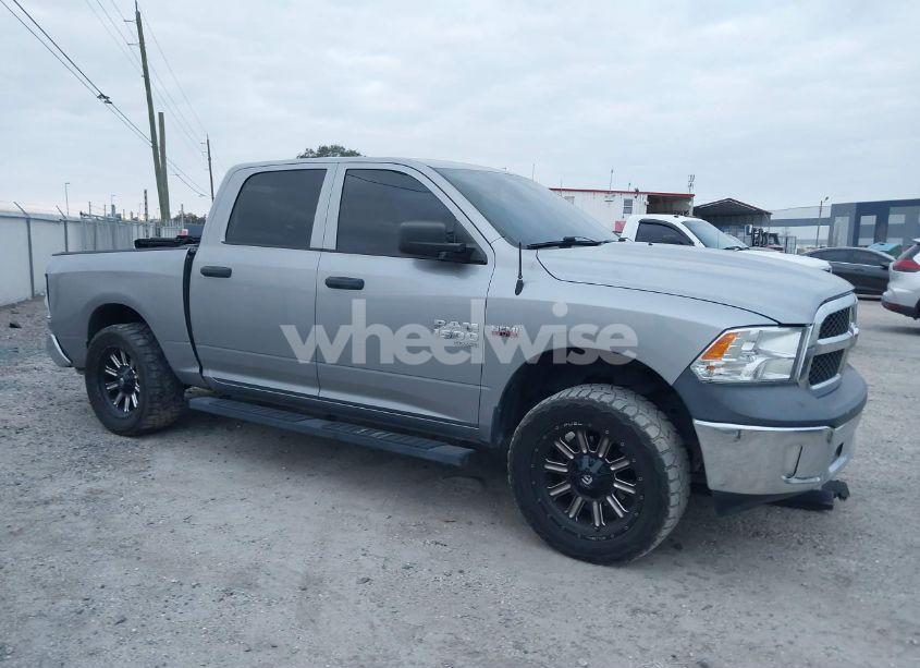 2019 Ram 1500 CLASSIC TRADESMAN 4X4 5'7 BOX (VIN 1C6RR7KT7KS743055) main photo