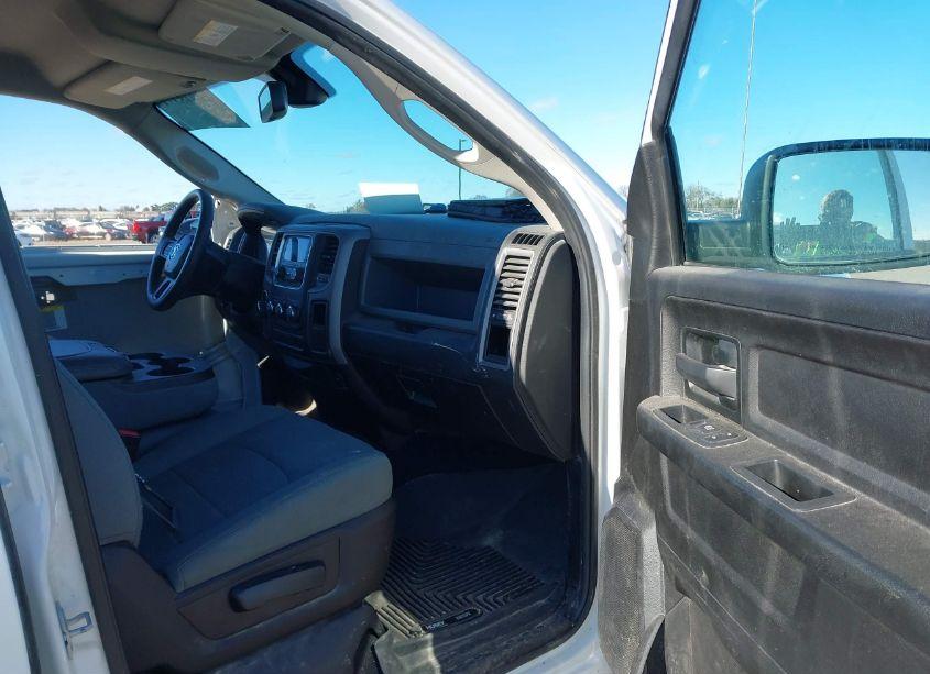 Photo 5 of 2019 Ram 1500 CLASSIC TRADESMAN 4X4 5'7 BOX (VIN 1C6RR7KT8KS598852)