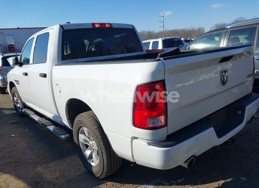 Photo 3 of 2018 Ram 1500 EXPRESS 4X4 5'7 BOX (VIN 1C6RR7KT9JS113486)