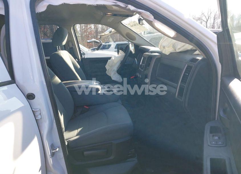 Photo 5 of 2018 Ram 1500 EXPRESS 4X4 5'7 BOX (VIN 1C6RR7KT9JS113486)