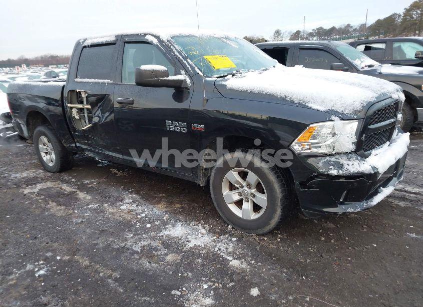 2018 Ram 1500 EXPRESS 4X4 5'7 BOX (VIN 1C6RR7KT9JS295965) main photo