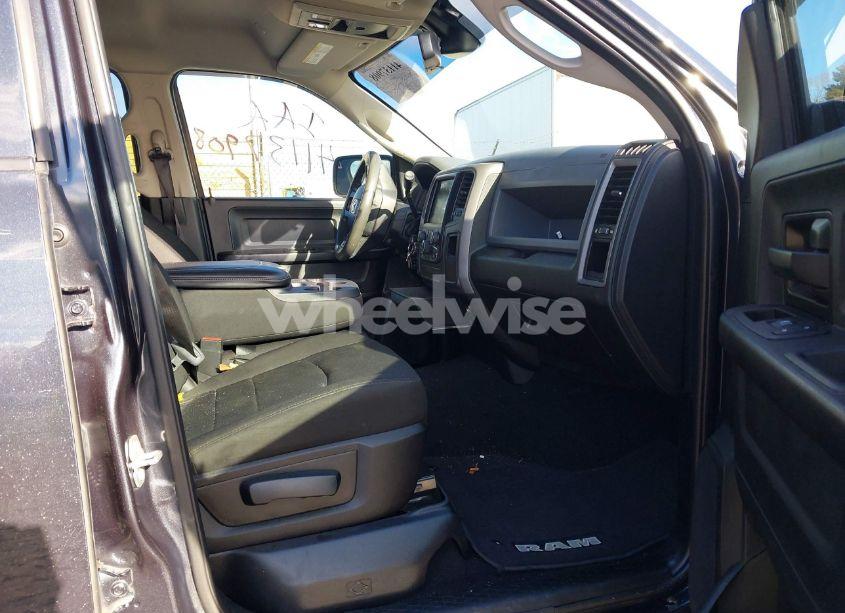 Photo 5 of 2019 Ram 1500 CLASSIC ST (VIN 1C6RR7KTXKS748038)