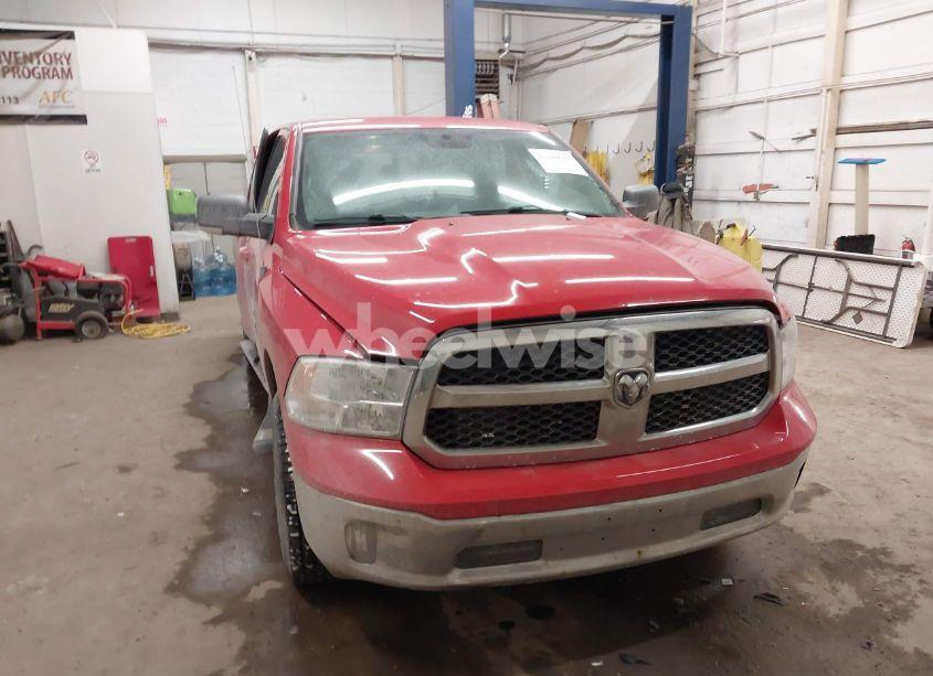 2019 Ram 1500 CLASSIC SLT 4X4 5'7 BOX (VIN 1C6RR7LG0KS634356) main photo