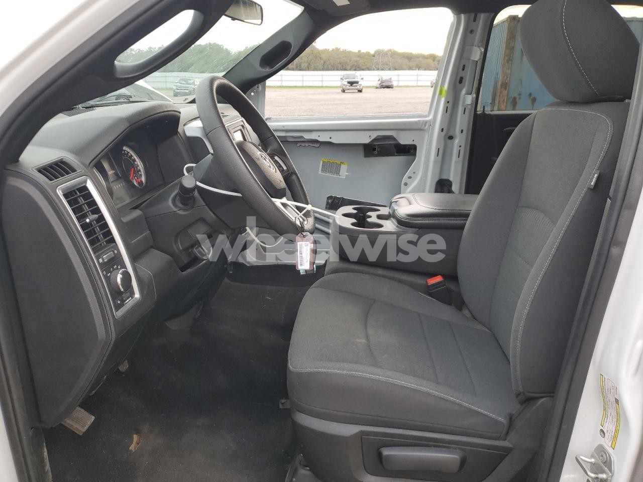 Photo 7 of 2024 RAM 1500 CLASSIC SLT (VIN 1C6RR7LG3RS148487)