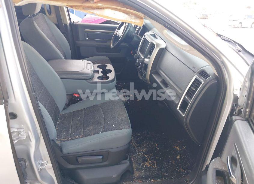 Photo 5 of 2019 Ram 1500 CLASSIC (VIN 1C6RR7LG4KS592726)