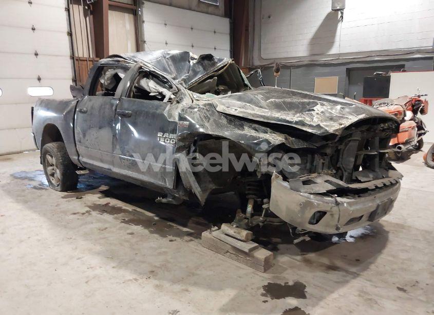 2019 Ram 1500 CLASSIC (VIN 1C6RR7LT4KS557911) main photo