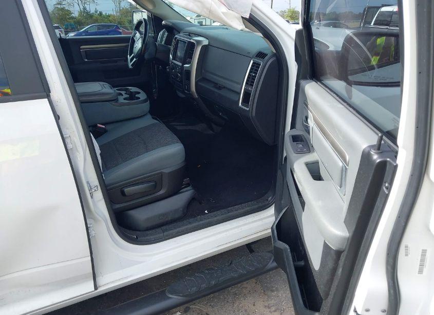 Photo 5 of 2019 Ram 1500 CLASSIC SLT 4X4 5'7 BOX (VIN 1C6RR7LTXKS644874)