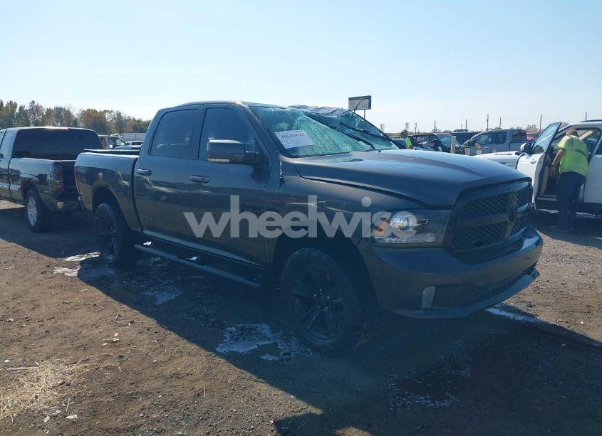 2018 Ram 1500 NIGHT 4X4 5'7 BOX (VIN 1C6RR7MT1JS228516) main photo