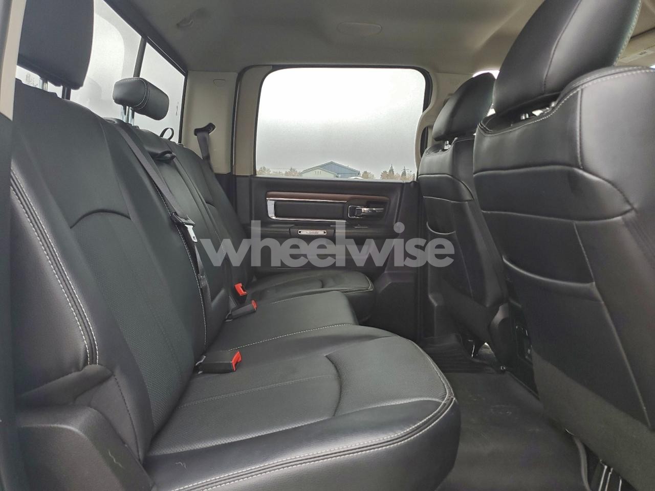 Photo 10 of 2018 RAM 1500 LARAMIE (VIN 1C6RR7NM8JS355061)