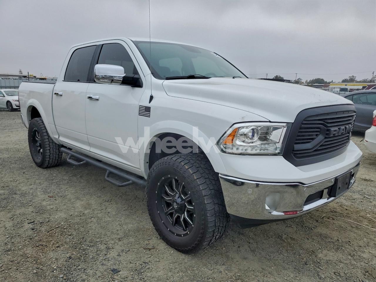 Photo 4 of 2018 RAM 1500 LARAMIE (VIN 1C6RR7NM8JS355061)