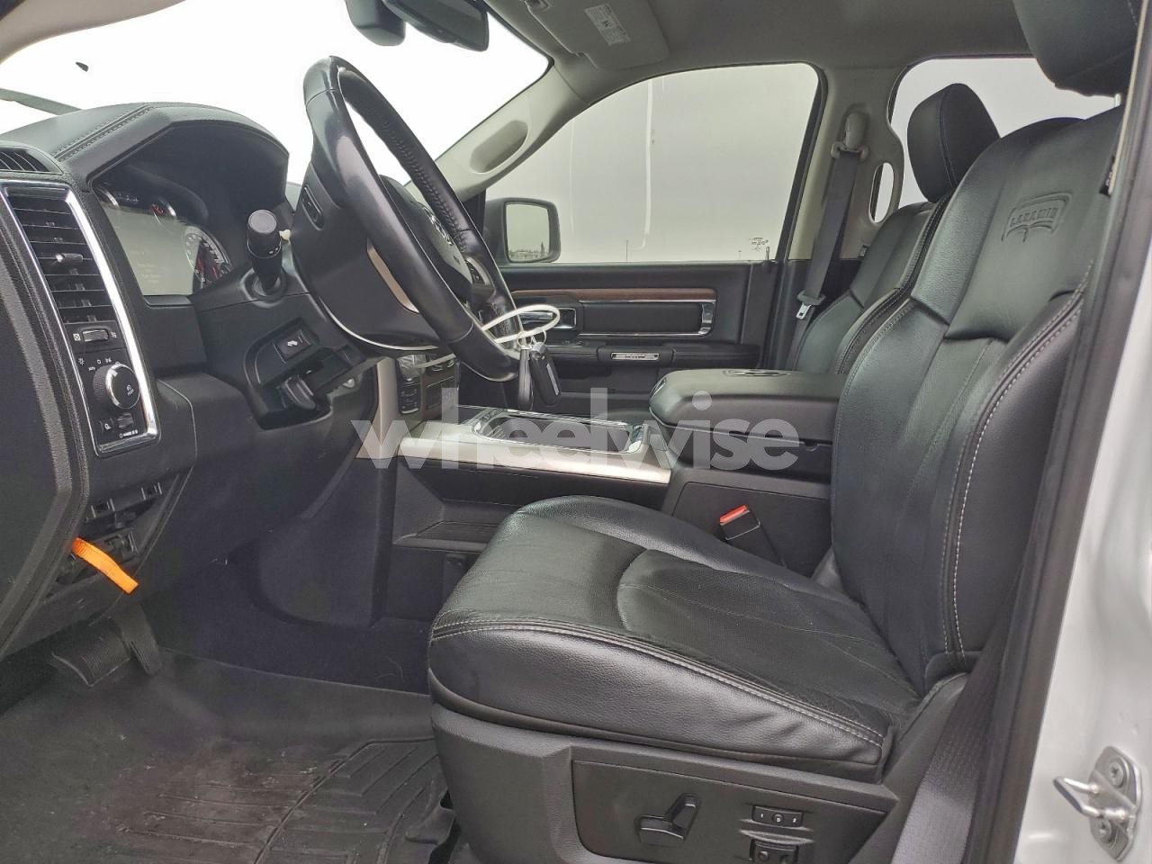 Photo 7 of 2018 RAM 1500 LARAMIE (VIN 1C6RR7NM8JS355061)