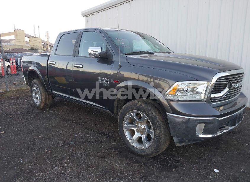 2019 Ram 1500 CLASSIC LARAMIE 4X4 5'7 BOX (VIN 1C6RR7NM8KS749256) main photo