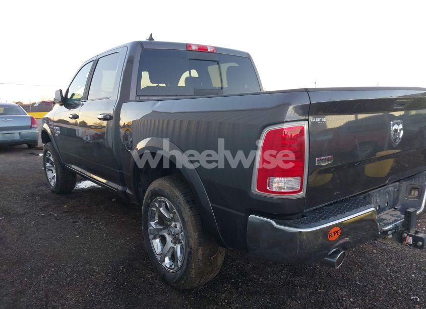 Photo 3 of 2019 Ram 1500 CLASSIC LARAMIE 4X4 5'7 BOX (VIN 1C6RR7NM8KS749256)