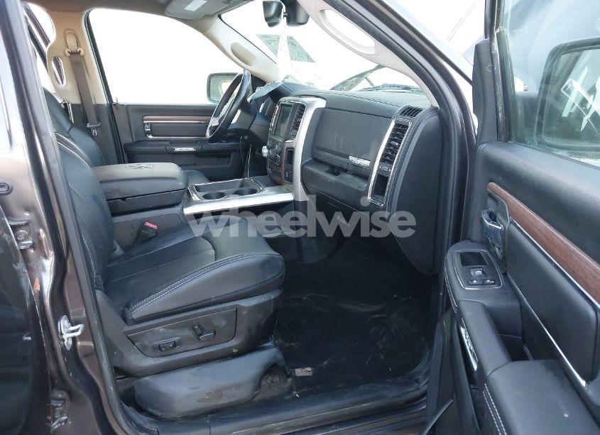 Photo 5 of 2019 Ram 1500 CLASSIC LARAMIE 4X4 5'7 BOX (VIN 1C6RR7NM8KS749256)